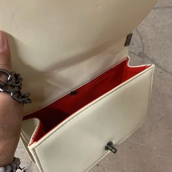 Chevron Quilted Detail with Buckle Closure Chain Strap Shoulder Bag in White - Picture 7 of 9